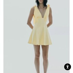 Elegant Yellow Sleeveless Dress